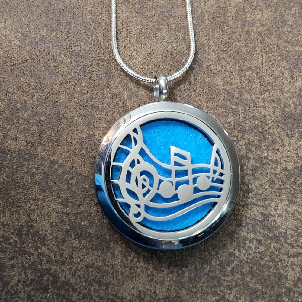 Silver Music Note Oil Diffuser Locket - image 2